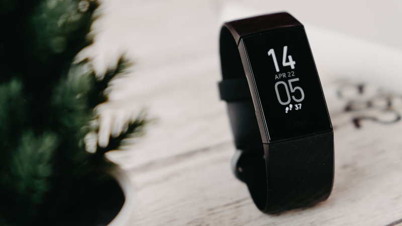 Следующие официальные умные часы Fitbit — это... Google Pixel Watch 3 (мы не шутим)